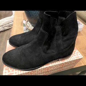 Size 9 Gianni Bini Suede Leather Boots, never worn, the softest leather! $45.00